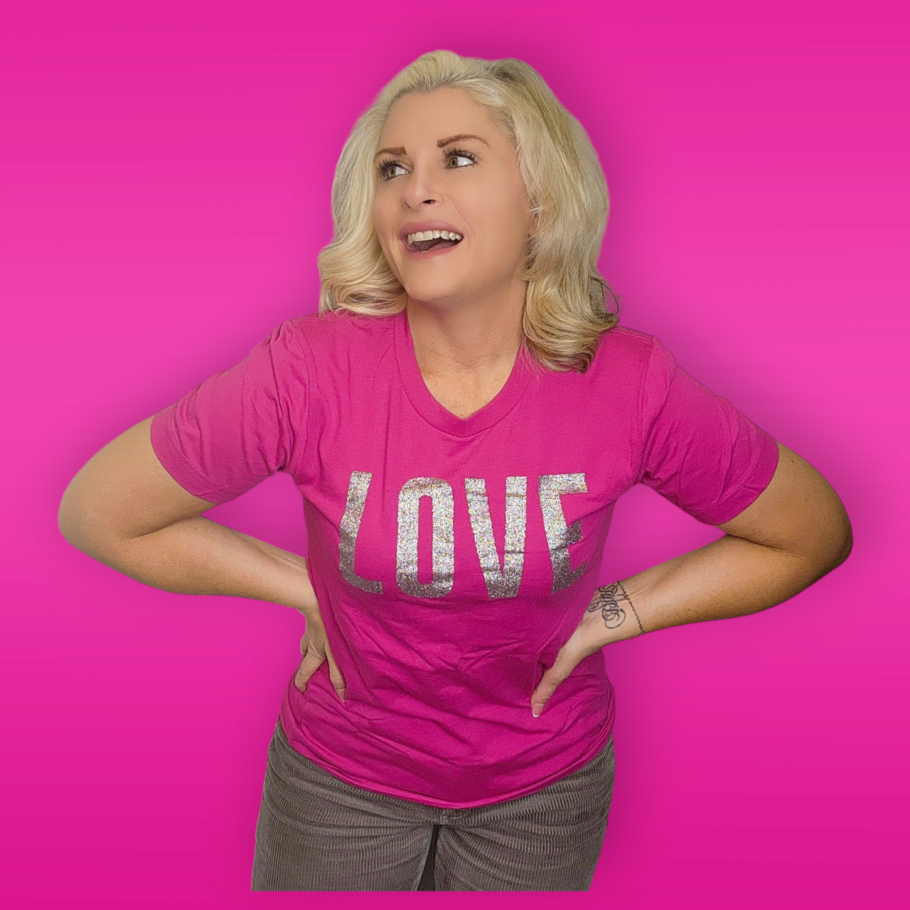 LOVE Tee